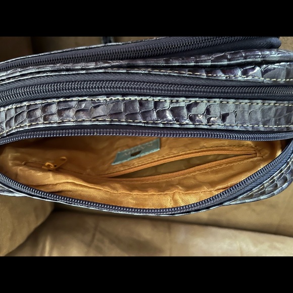 Kathy Van Zeeland crossbody purse - Picture 5 of 8